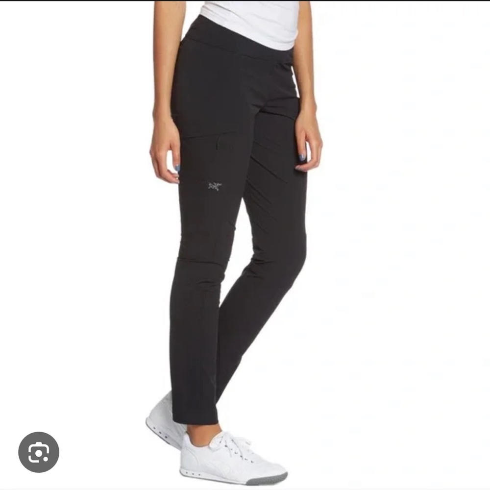 Arc'teryx Women's Black “Sabria” pant in 8 Tall